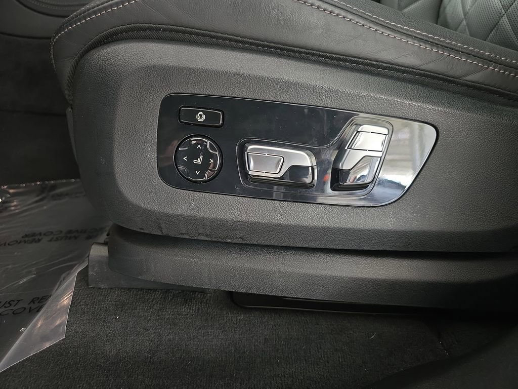 Certified 2024 BMW X7 xDrive40i w/ M Sport Package AWD/4WD image 28