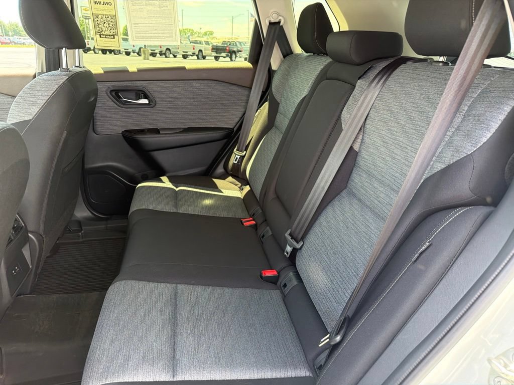 Used 2023 Nissan Rogue SV FWD image 7