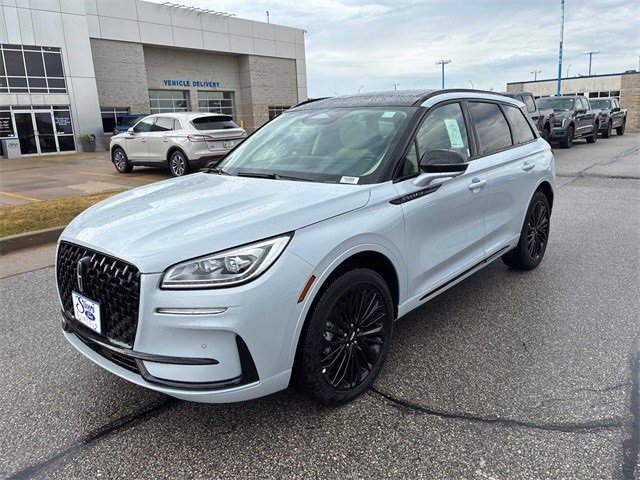 New 2025 Lincoln Corsair Reserve w/ Equipment Group 202A image 9