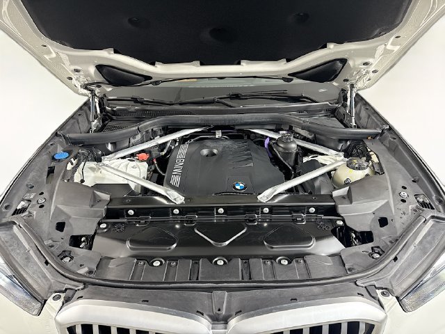 Used 2024 BMW X5 xDrive40i w/ Parking Assistance Package AWD/4WD image 38