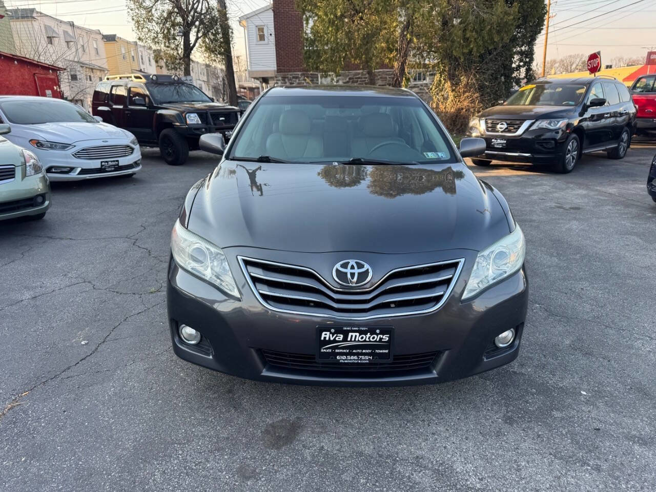 Used 2010 Toyota Camry XLE image 3