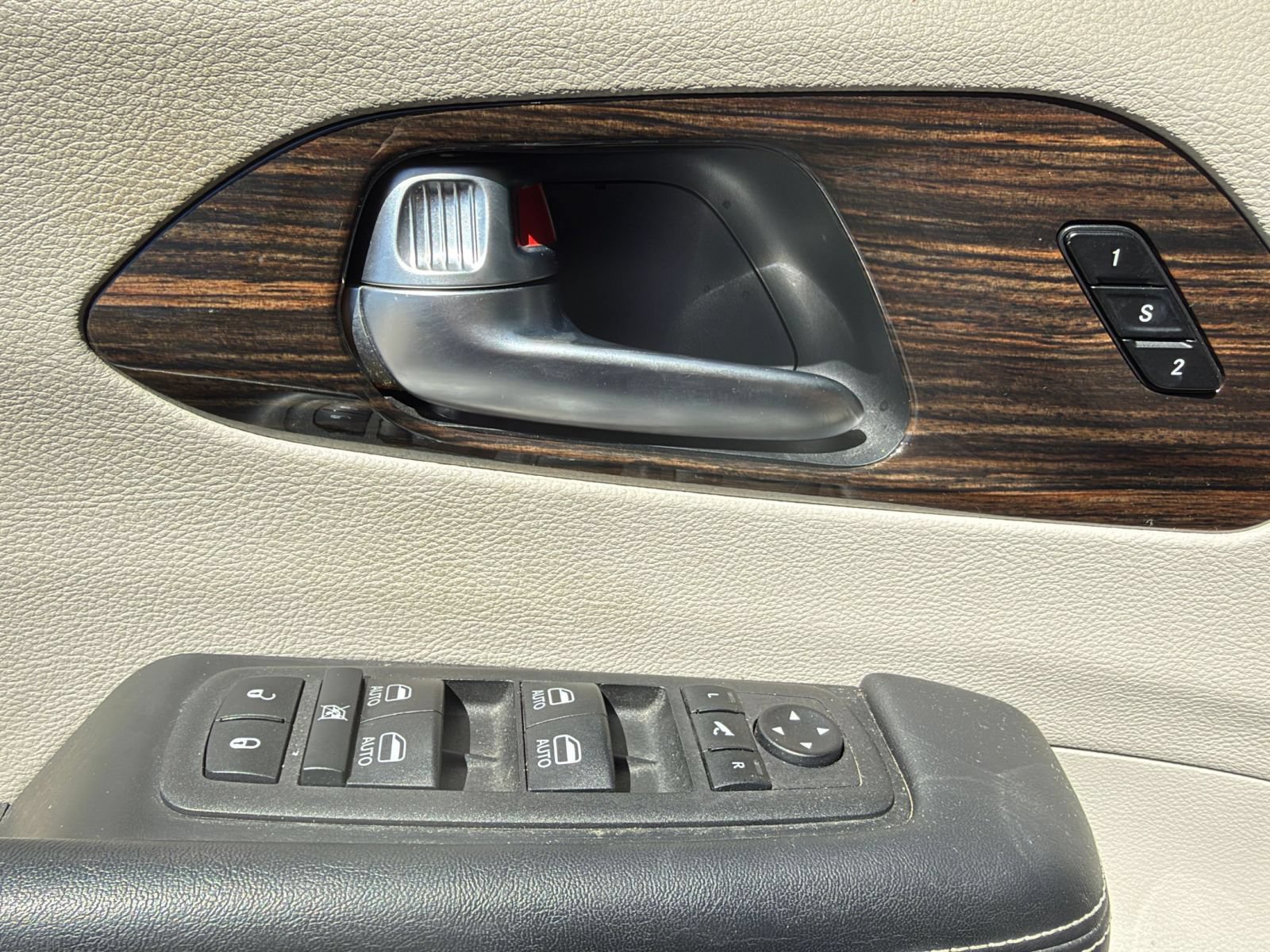 Used 2023 Chrysler Pacifica Limited FWD image 18