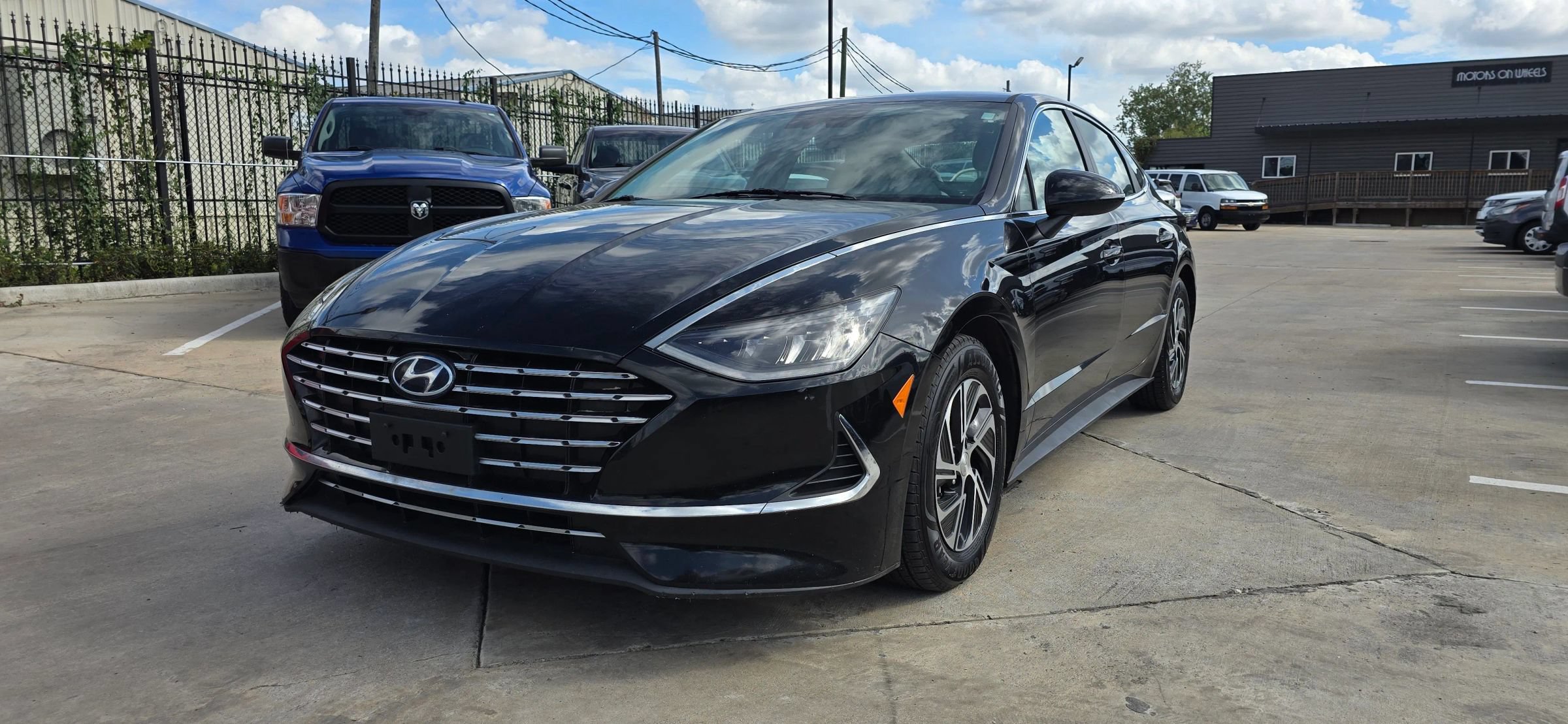 Used 2021 Hyundai Sonata Blue FWD image 2