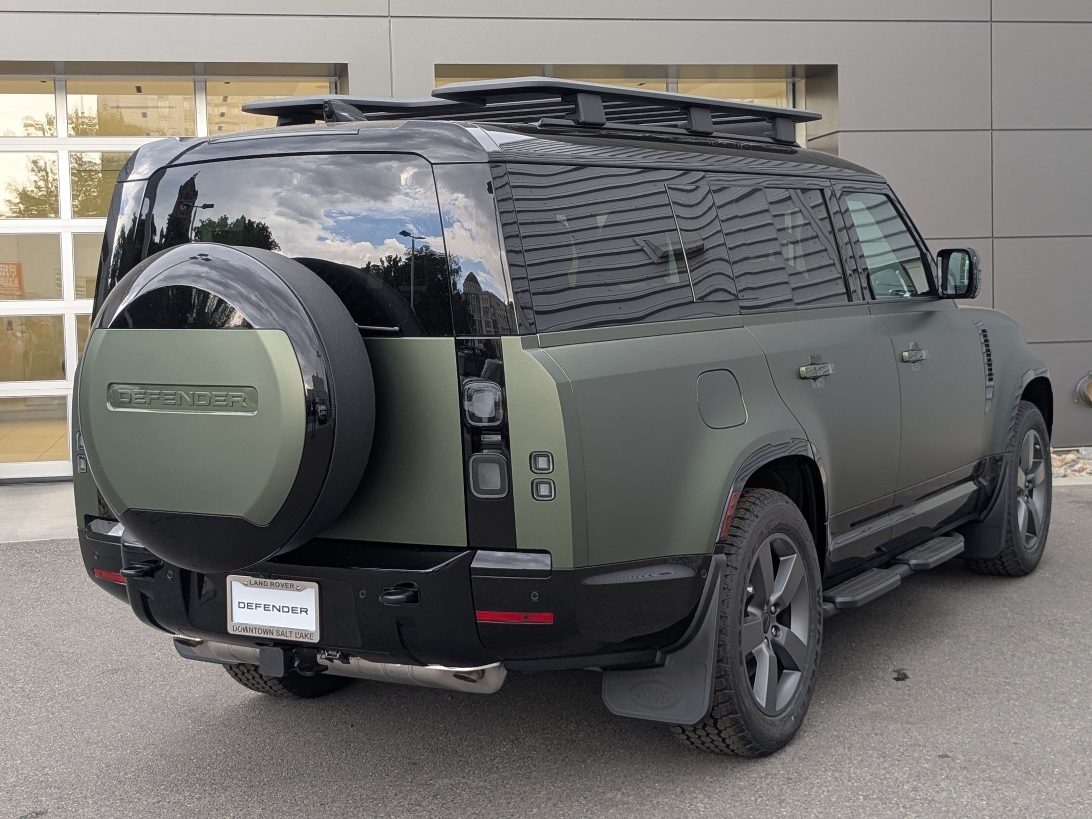 New 2026 Land Rover Defender 130 X-Dynamic SE AWD/4WD image 5