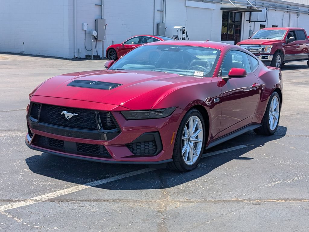 Used 2025 Ford Mustang GT Premium RWD image 3