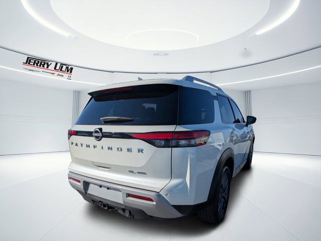 Used 2023 Nissan Pathfinder SL w/ SL Premium Package image 3