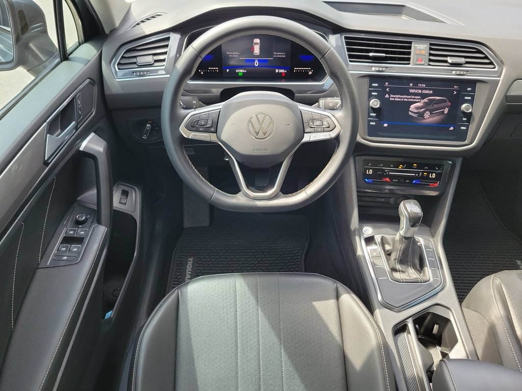 Used 2022 Volkswagen Tiguan SE w/ Panoramic Sunroof Package FWD image 15