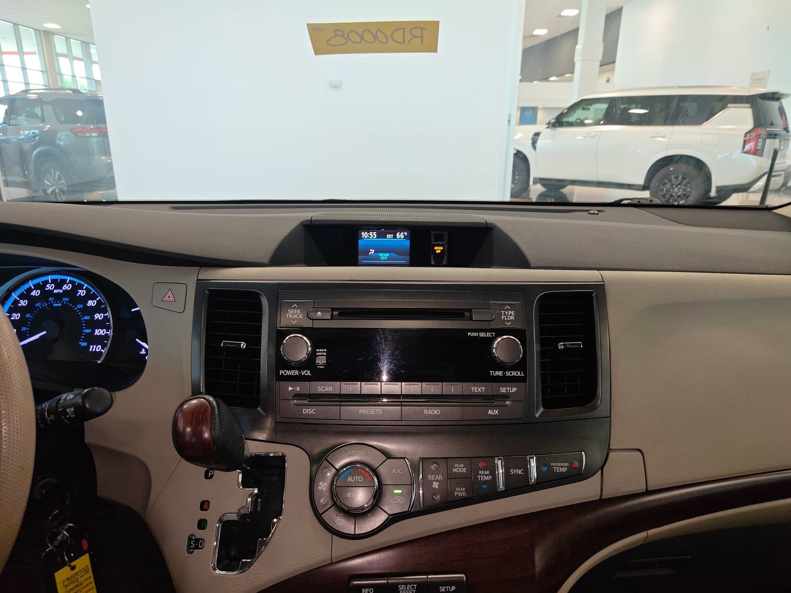Used 2011 Toyota Sienna XLE FWD image 24