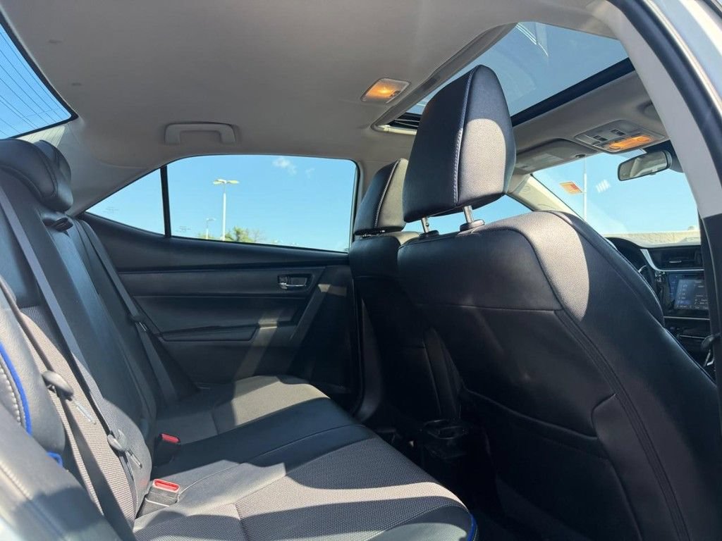 Used 2017 Toyota Corolla SE w/ SE Premium Package FWD image 11