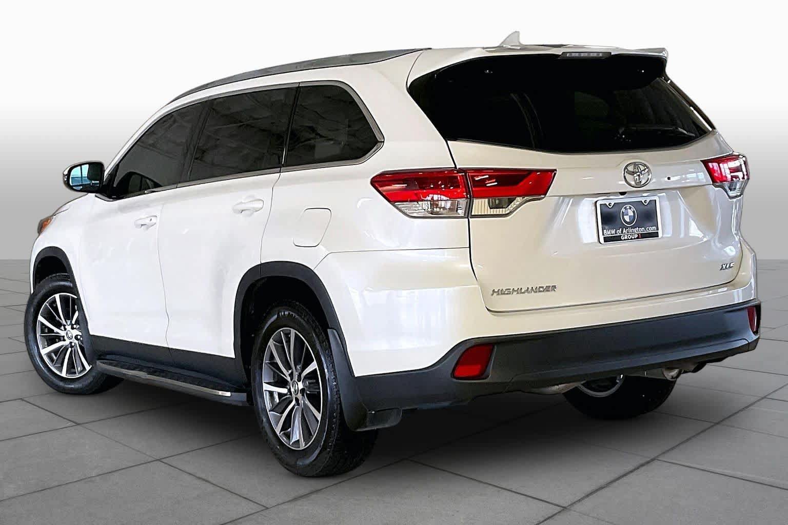 Used 2019 Toyota Highlander XLE FWD image 11