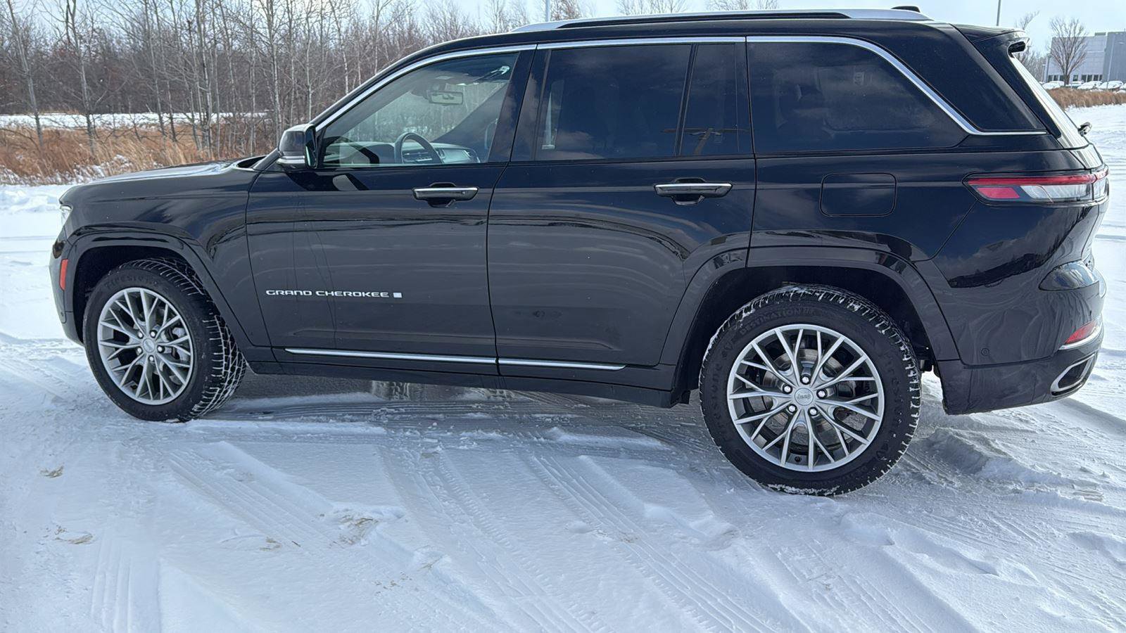 Used 2023 Jeep Grand Cherokee Summit w/ Adv Protech Group IV image 12