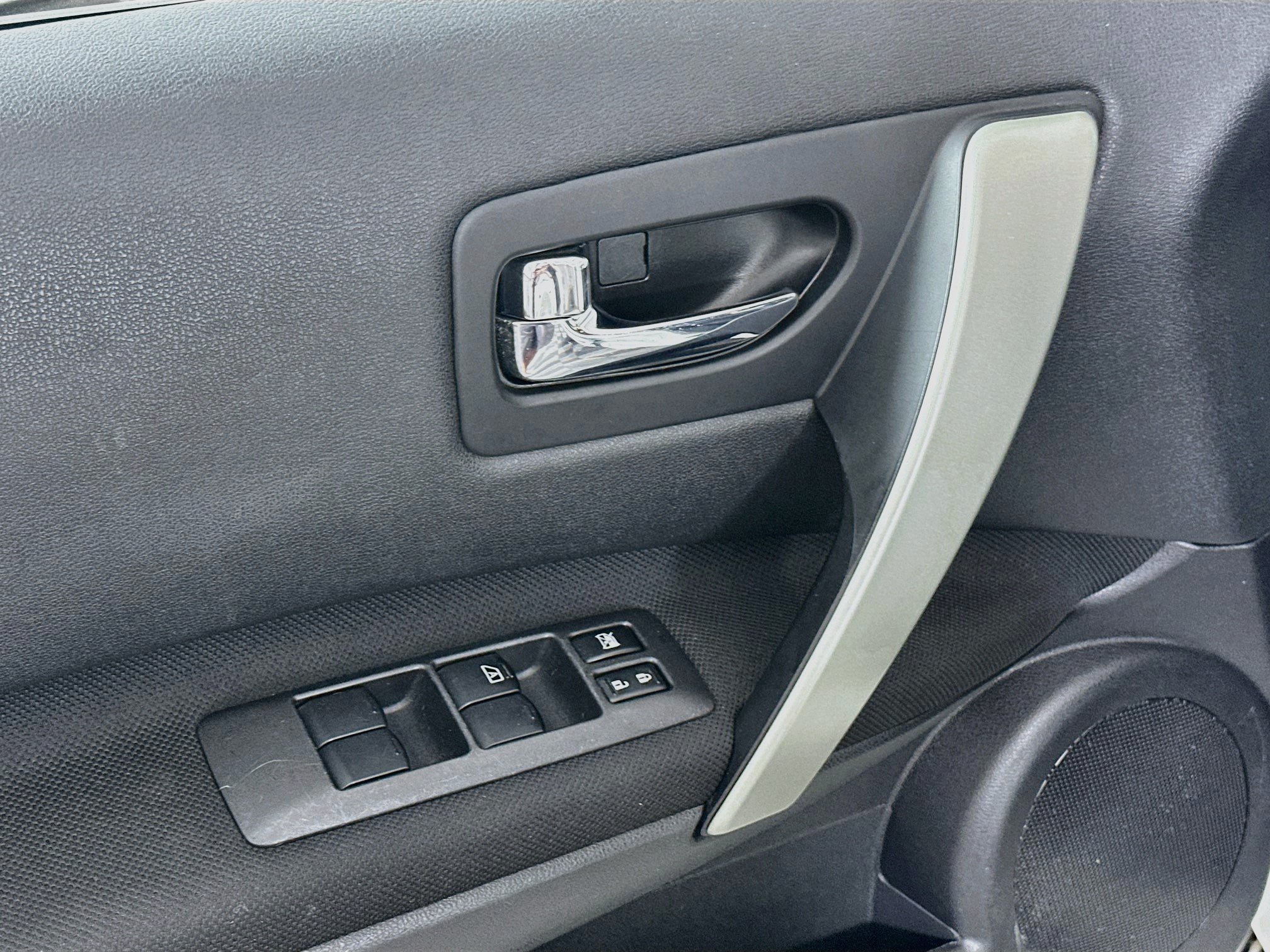 Used 2012 Nissan Rogue S w/ Special Edition Pkg FWD image 15