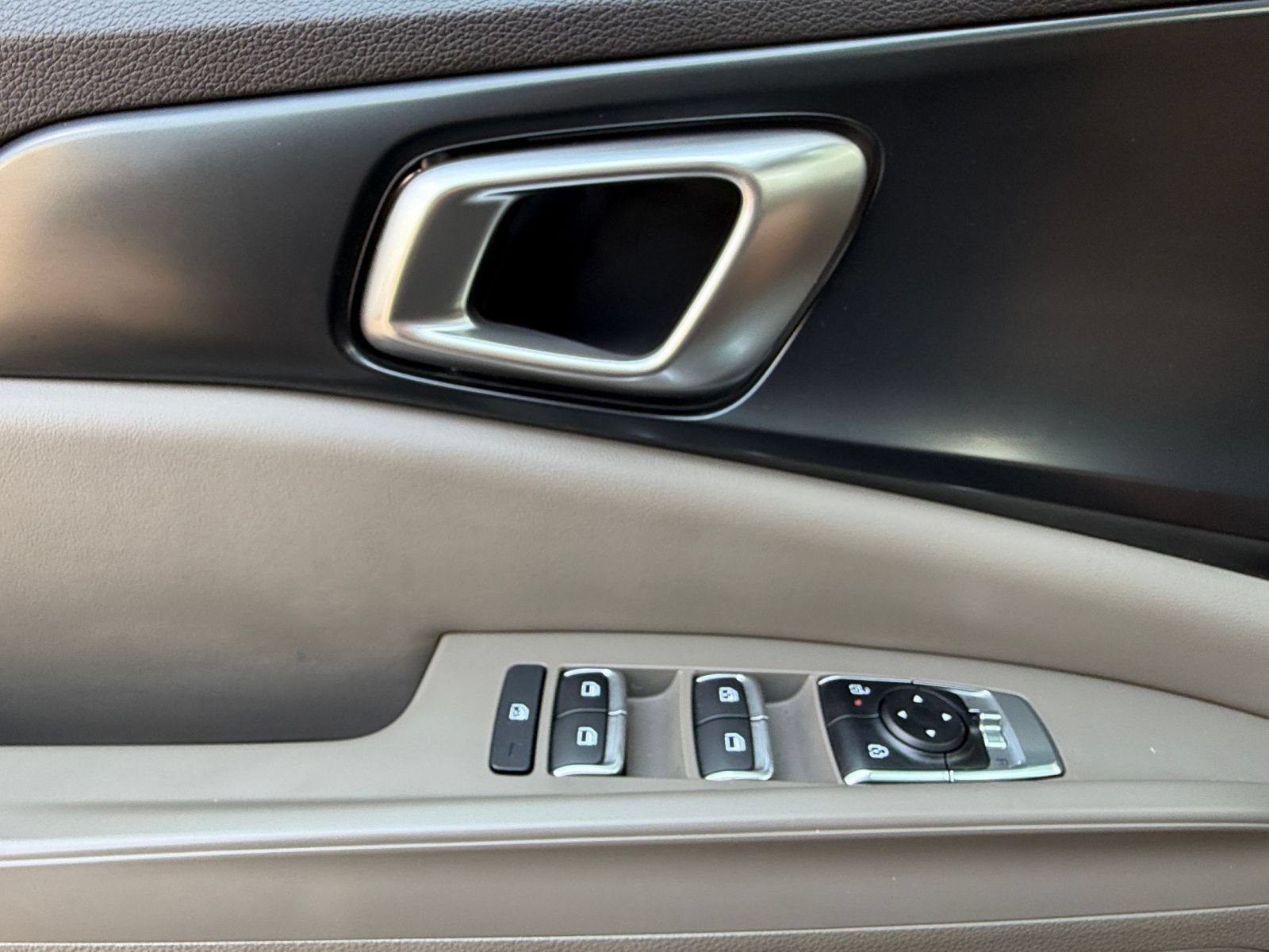 Used 2026 Kia Carnival FWD image 15