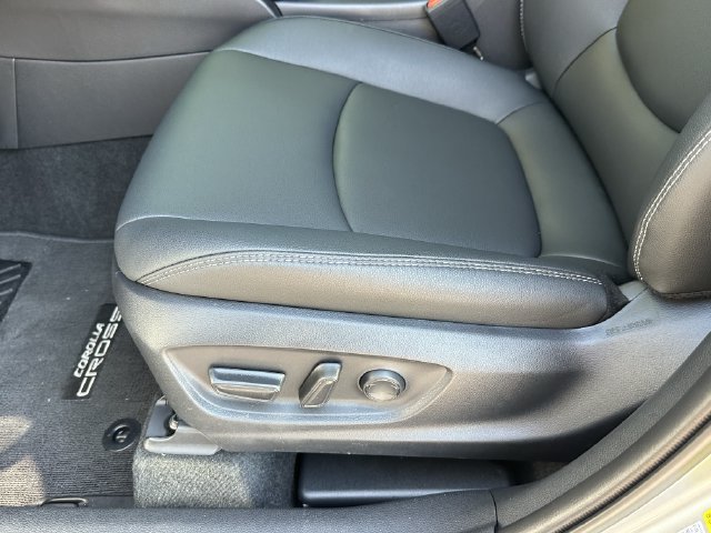 Used 2026 Toyota Corolla Cross XLE w/ Convenience Package FWD image 25