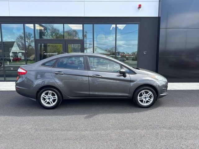 Used 2018 Ford Fiesta SE FWD image 2