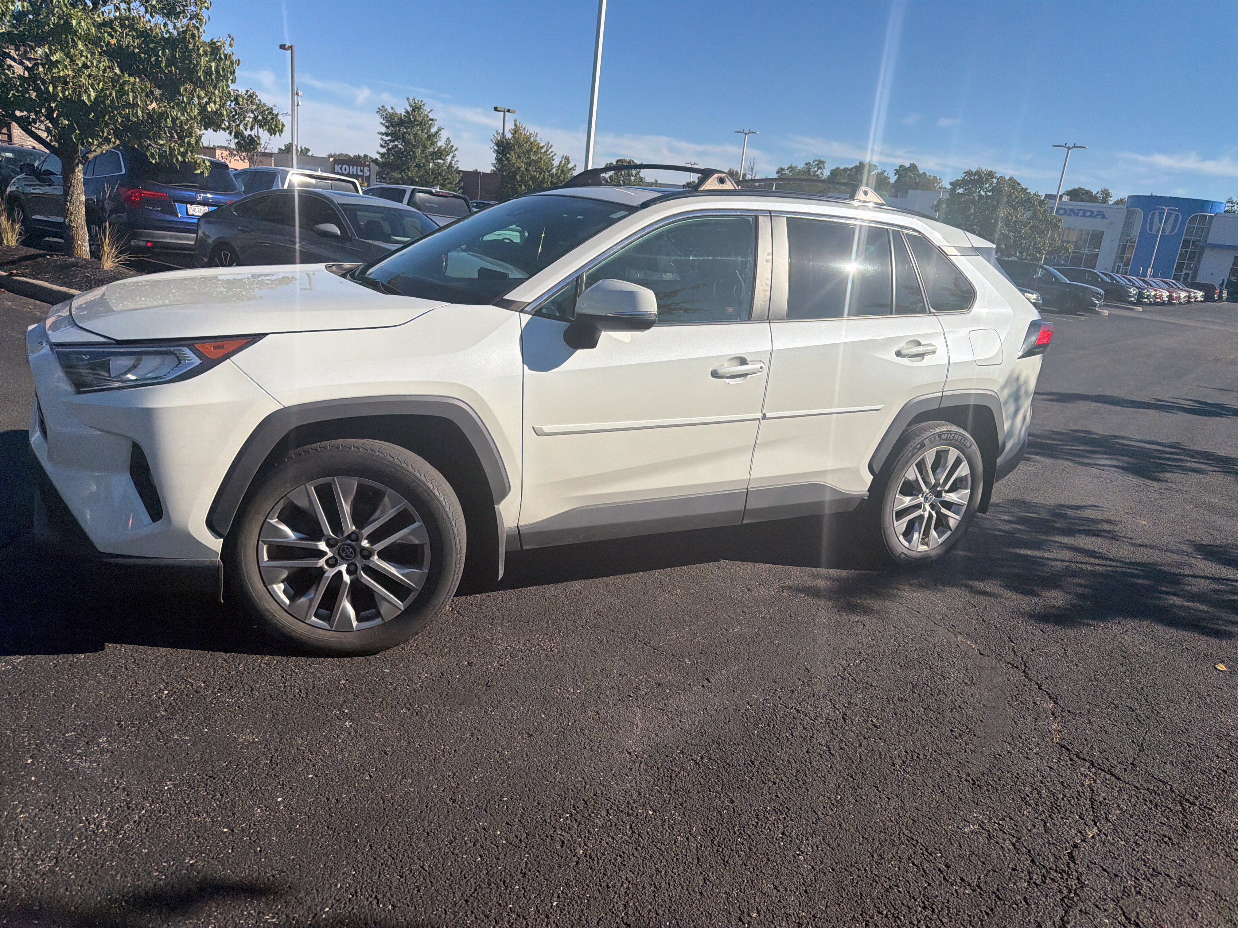 Used 2021 Toyota RAV4 XLE Premium AWD/4WD image 17