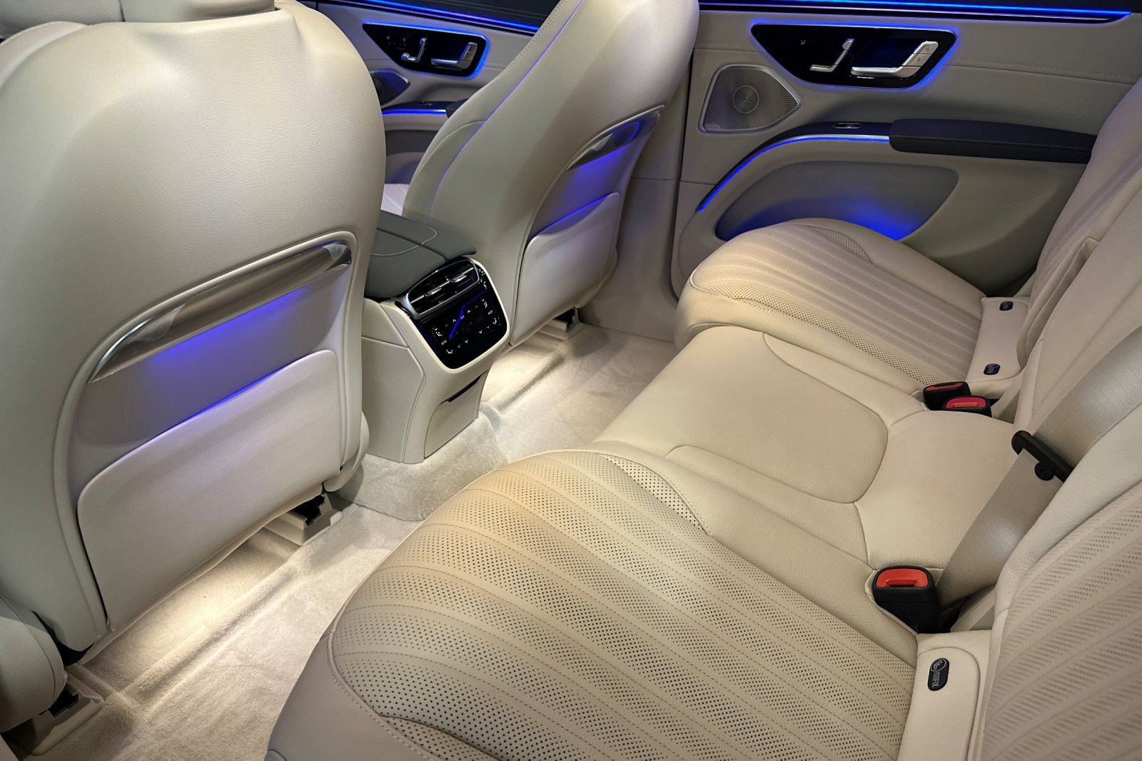 New 2026 Mercedes-Benz EQS 400 4MATIC SUV image 11