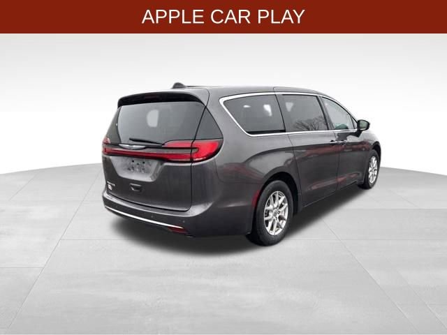 Used 2023 Chrysler Pacifica Touring-L image 7