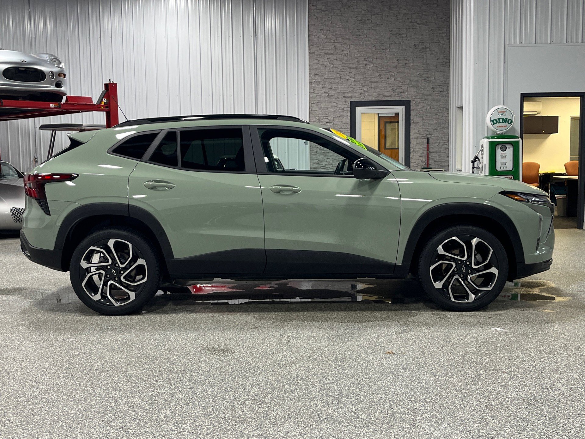 Certified 2024 Chevrolet Trax RS w/ Sunroof Package FWD image 6