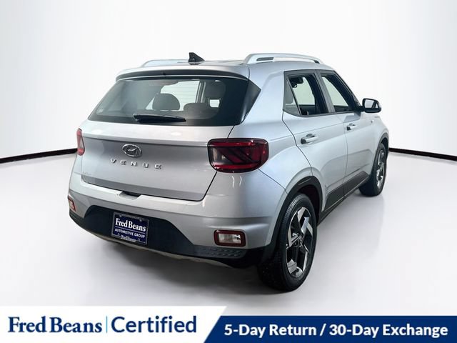 Certified 2021 Hyundai Venue SEL FWD image 11