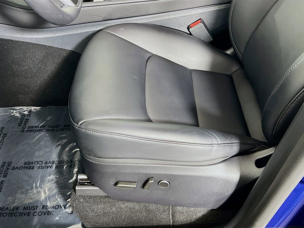 Used 2025 Tesla Model Y Long Range image 19