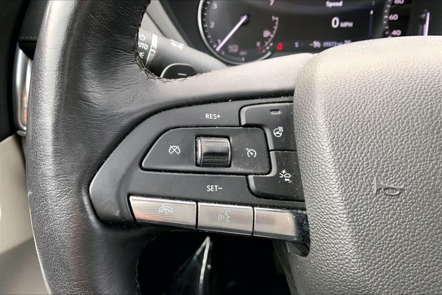 Used 2023 Cadillac XT4 Luxury w/ Cold Weather Package AWD/4WD image 18