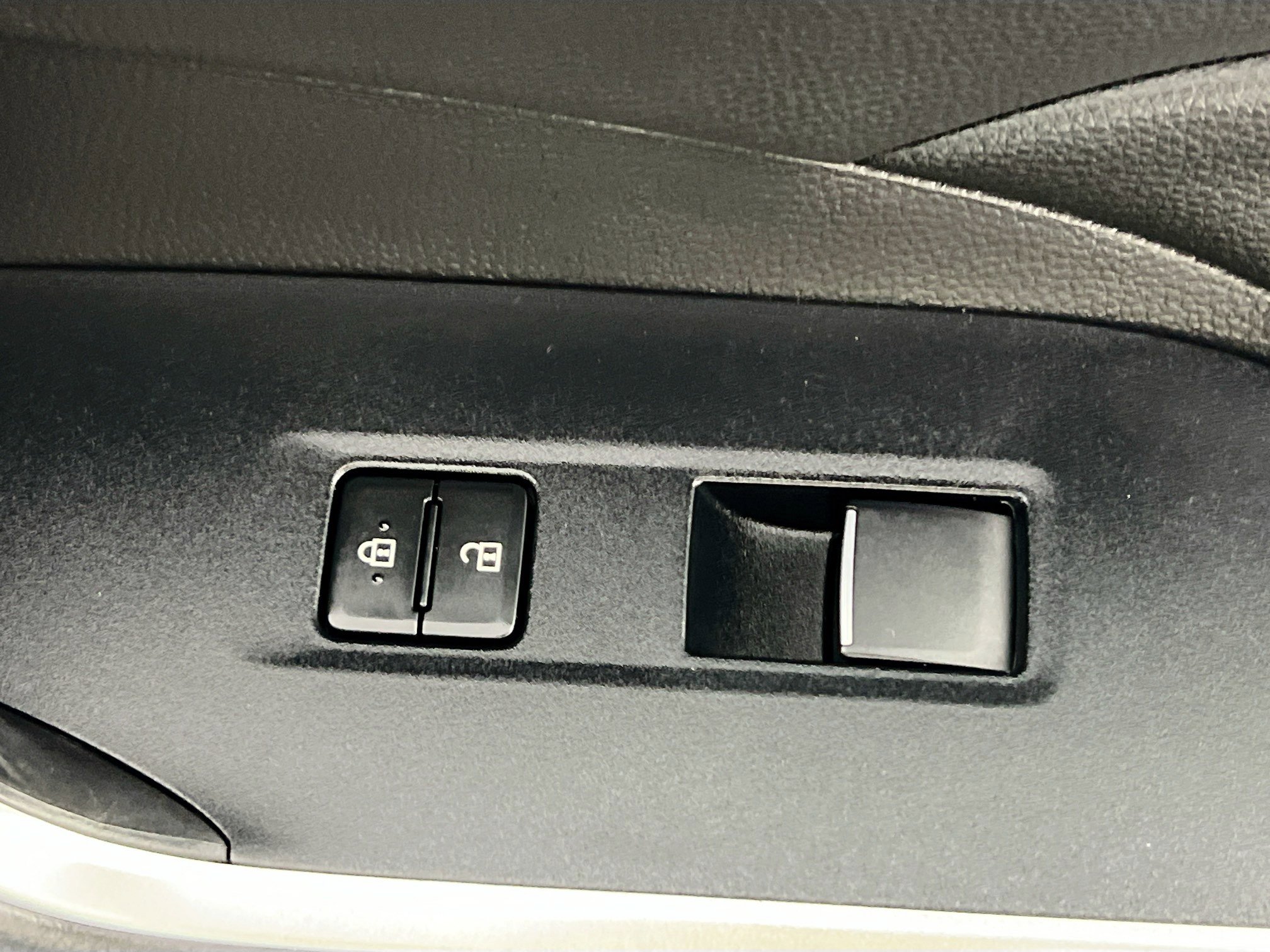 Used 2021 Toyota RAV4 XLE Premium image 32