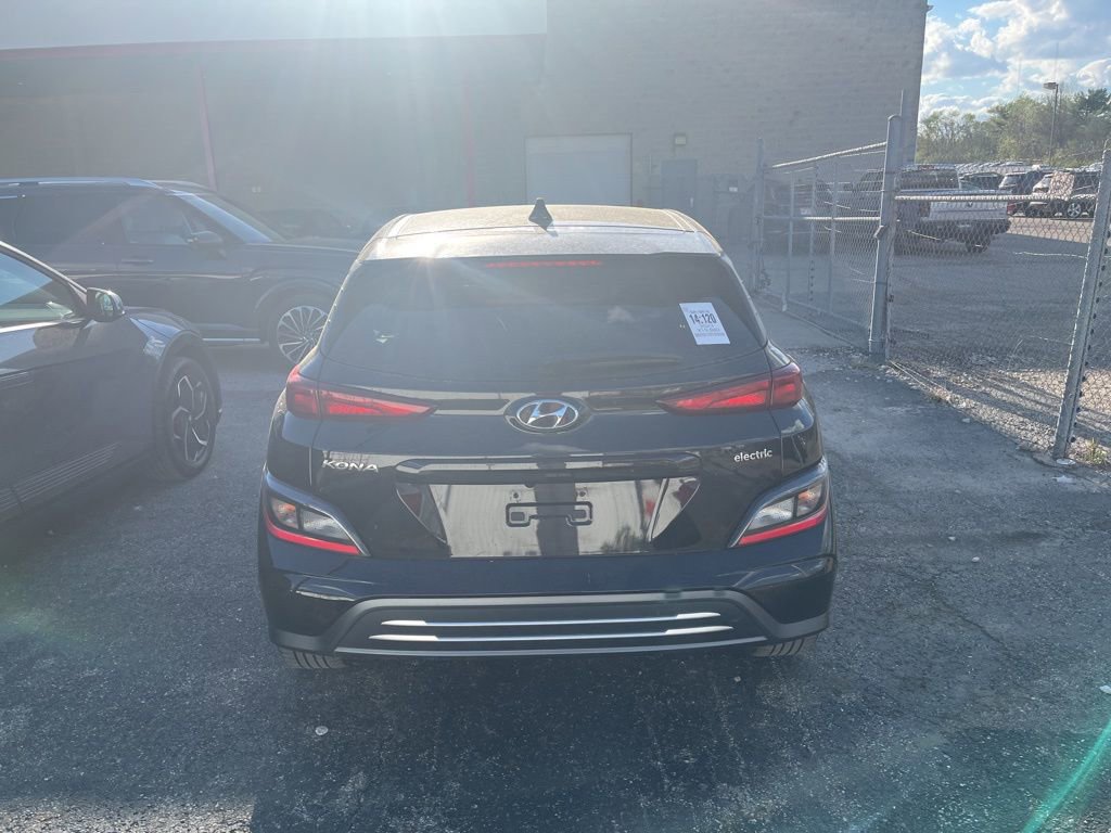Used 2023 Hyundai Kona SE image 4