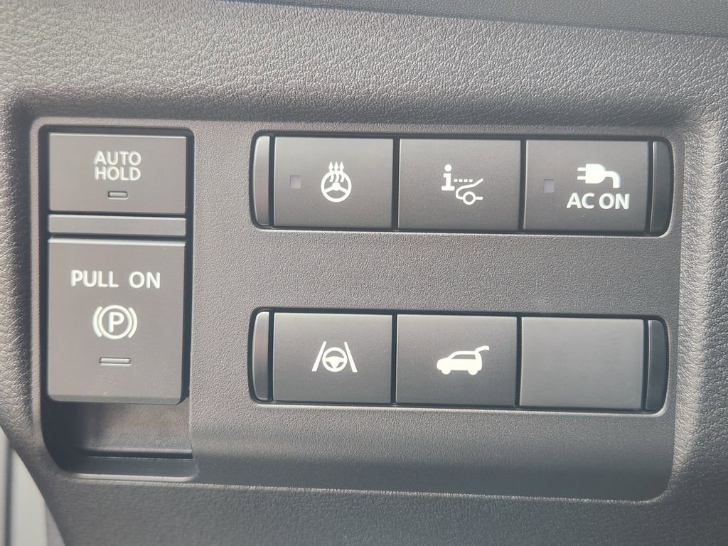 New 2026 Nissan Leaf Platinum+ w/ Cargo Package (Platinum+) image 16