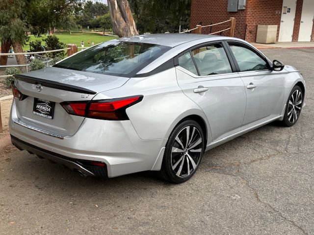 Used 2022 Nissan Altima 2.5 SR image 2