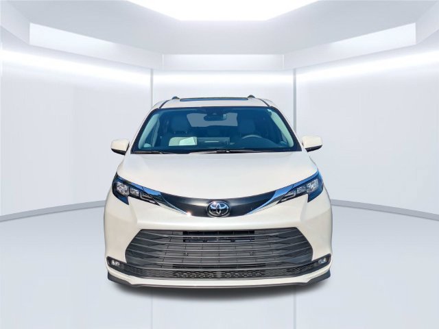 Certified 2026 Toyota Sienna XLE FWD image 10