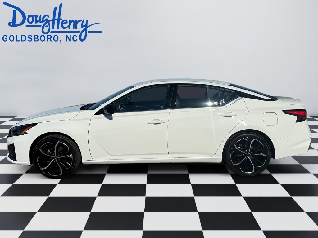 Used 2025 Nissan Altima 2.5 SR FWD image 2