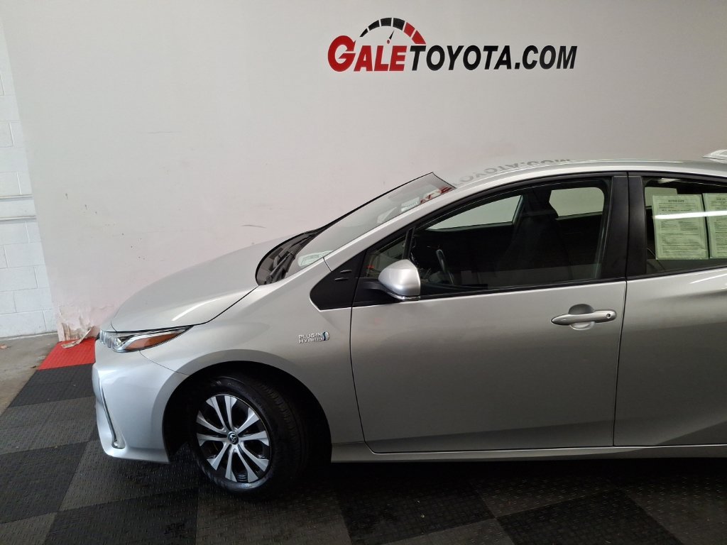 Used 2022 Toyota Prius Prime LE FWD image 5