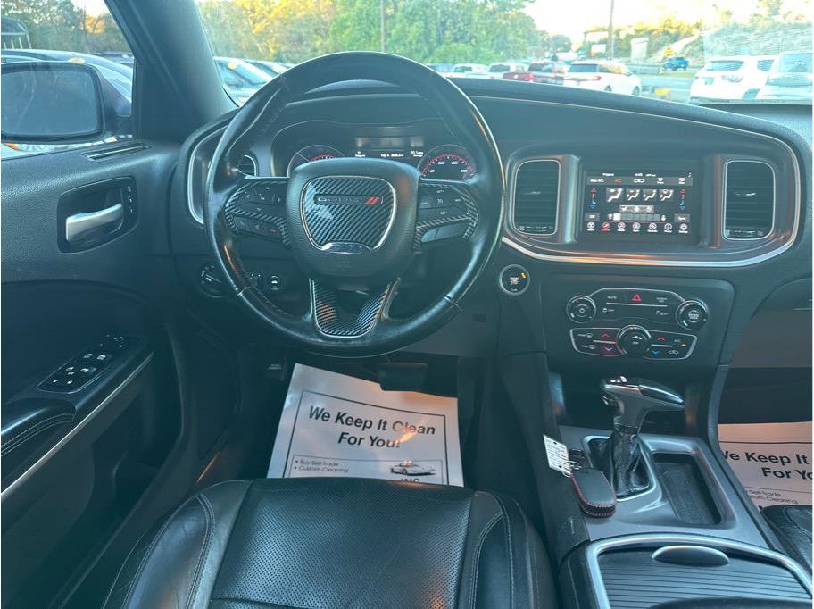 Used 2019 Dodge Charger SXT image 12