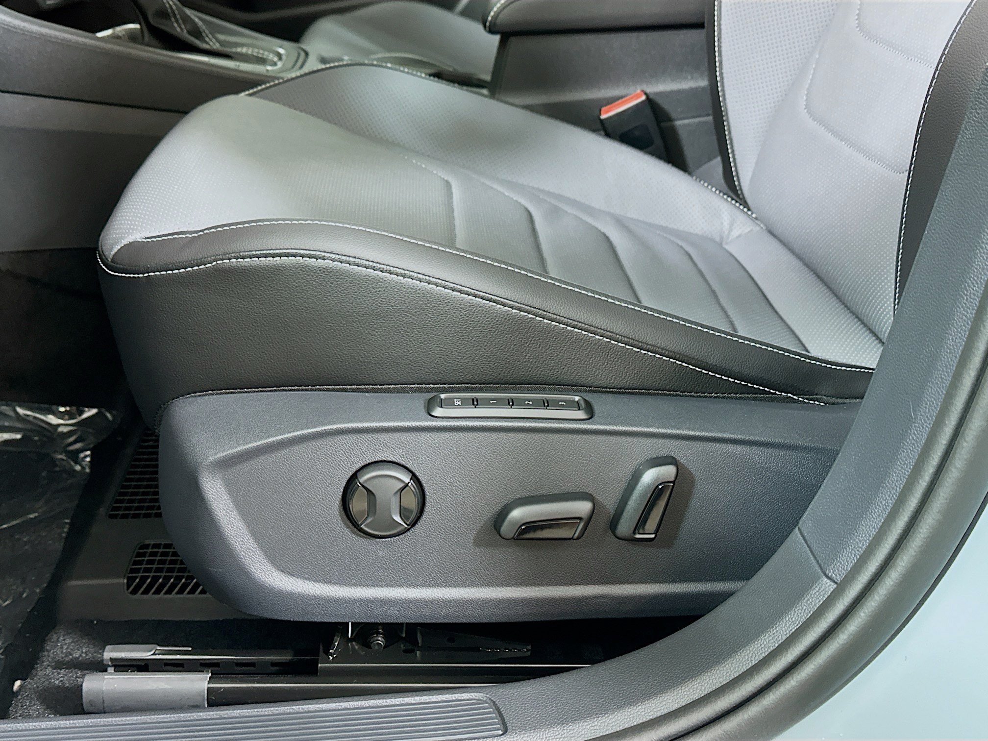 New 2026 Volkswagen Jetta SEL FWD image 19