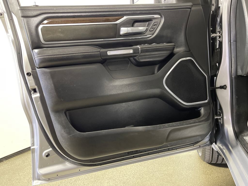 Used 2022 RAM 1500 Laramie AWD/4WD image 17