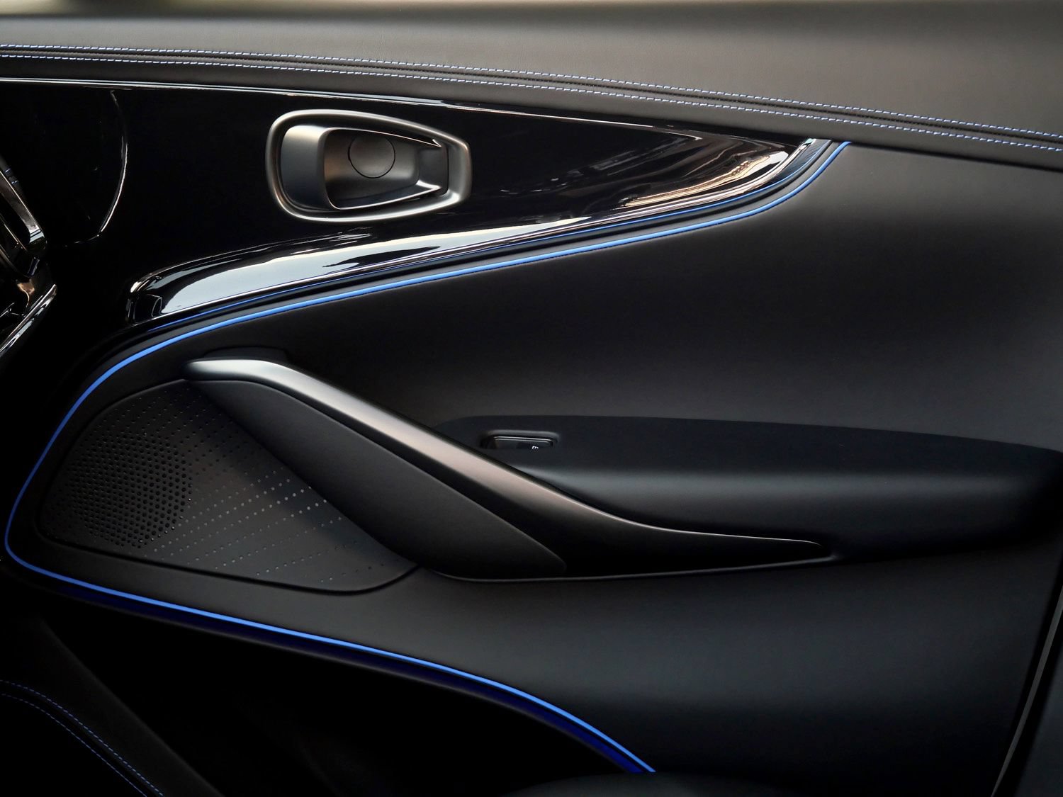 New 2026 Aston Martin DBX S AWD/4WD image 19