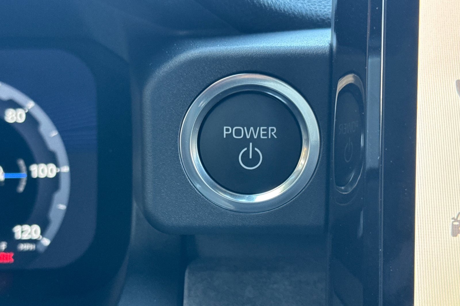 Certified 2025 Toyota 4Runner Trailhunter image 30