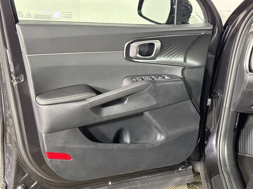 Certified 2026 Kia Sorento LX FWD image 11