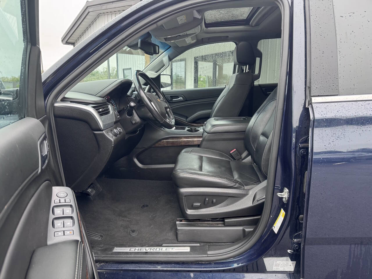 Used 2019 Chevrolet Suburban LT w/ Luxury Package AWD/4WD image 11