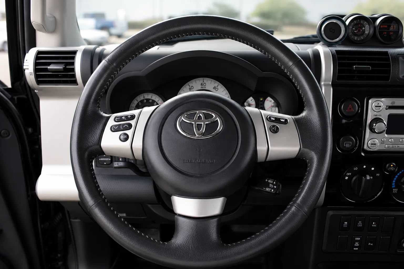 Used 2013 Toyota FJ Cruiser 4WD w/ Upgrade Pkg image 12
