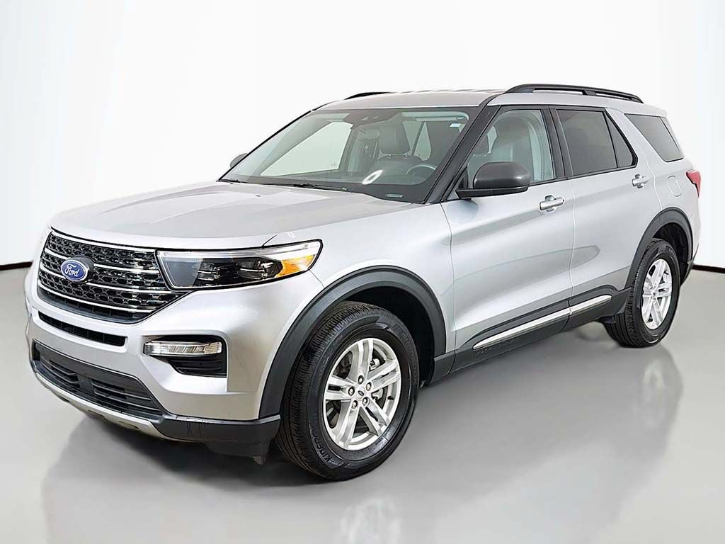 Used 2023 Ford Explorer XLT w/ Equipment Group 202A AWD/4WD image 7