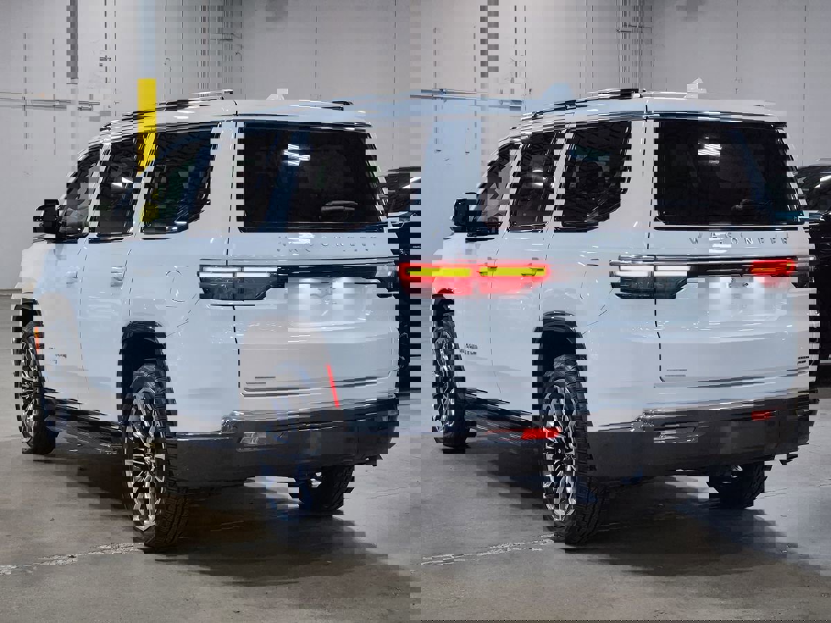 Used 2022 Jeep Wagoneer Series II w/ Premium Group I image 12