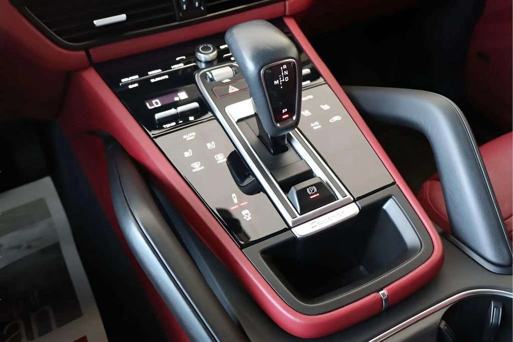 Used 2022 Porsche Cayenne Platinum Edition AWD/4WD image 16