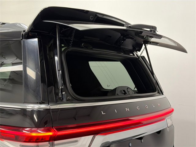 Used 2024 Lincoln Navigator Reserve w/ Monochromatic Package image 8