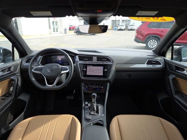Used 2023 Volkswagen Tiguan SE AWD/4WD image 23