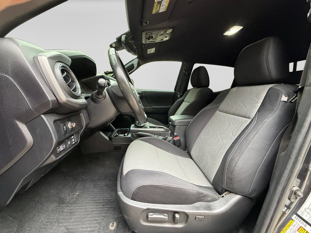 Used 2022 Toyota Tacoma TRD Off-Road w/ Technology Package AWD/4WD image 22