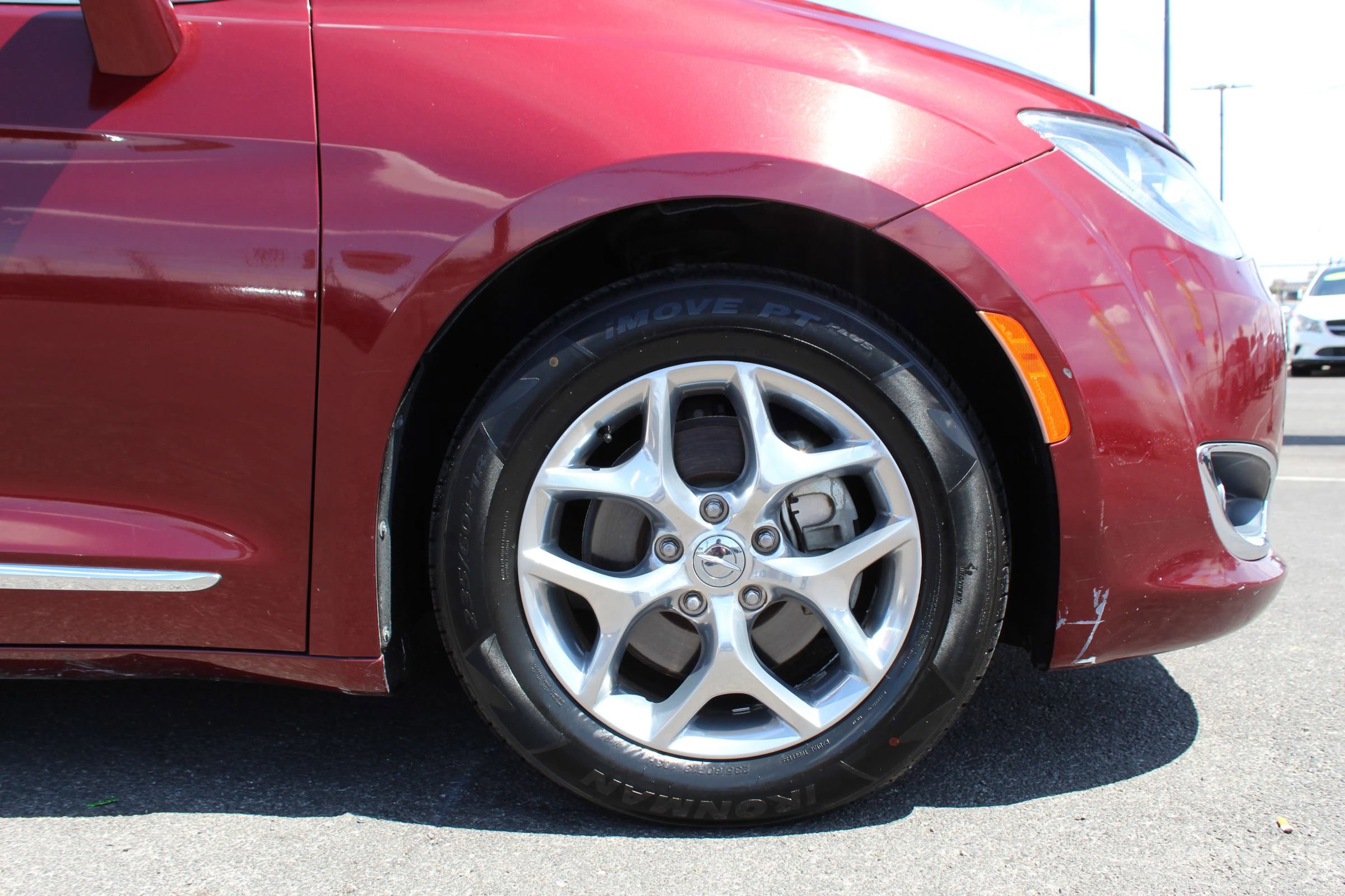 Used 2018 Chrysler Pacifica Limited FWD image 9