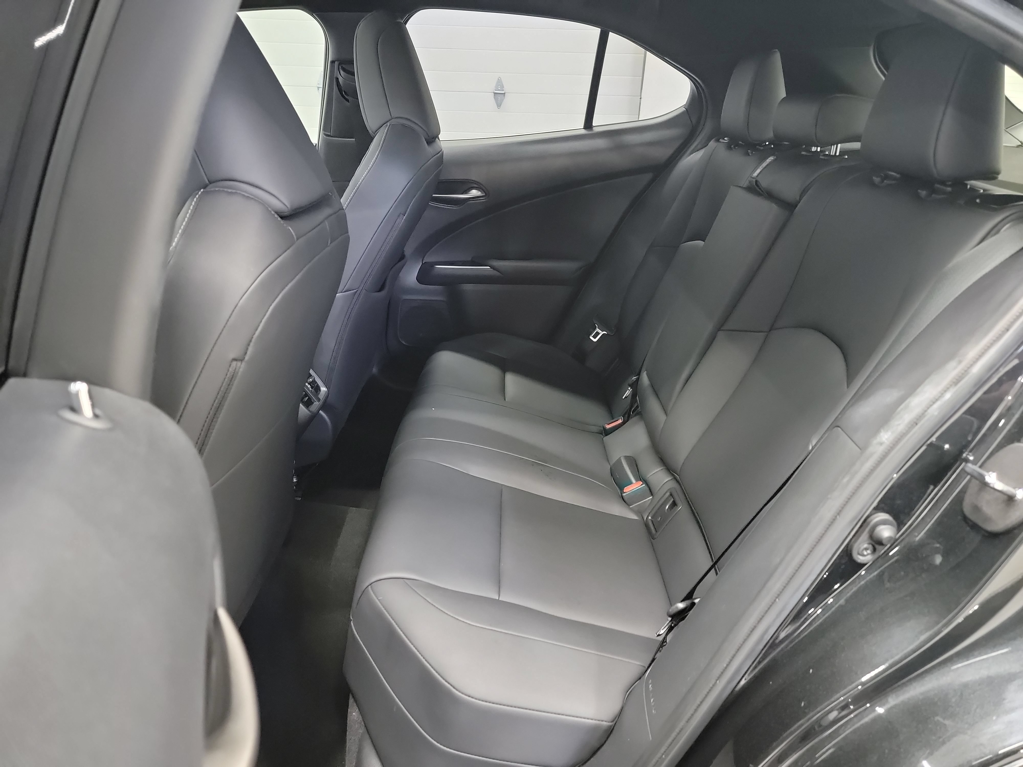Used 2022 Lexus UX 200 w/ Premium Package FWD image 28