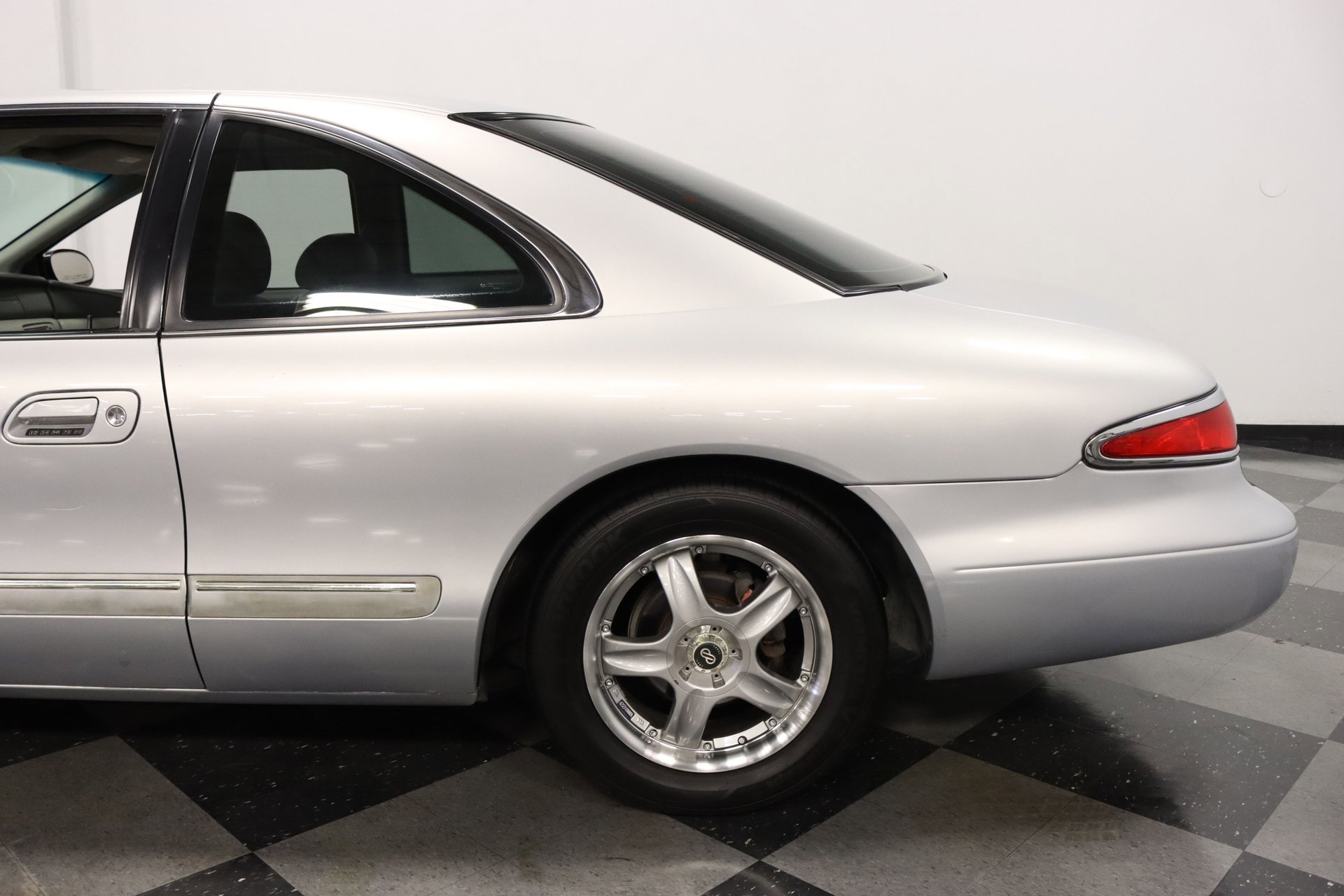 Used 1998 Lincoln Mark VIII RWD image 29